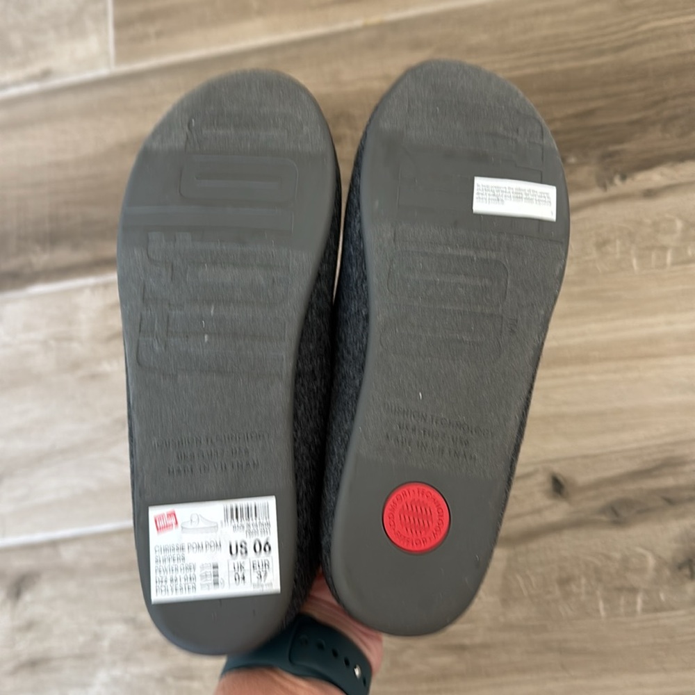 New FitFlop 6 Chrissie Pom Pom Slippers Pewter Gray - Picture 5 of 6